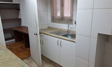Oficina en Arriendo en Metro Santa Lucia