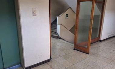 Oficina en Arriendo en Metro Santa Lucia