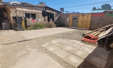 Sitio en Venta en Casa en venta en sector centro, calle Los Carrera.