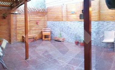 Casa en Venta en Av Larapinta poniente / Camino Las Flores