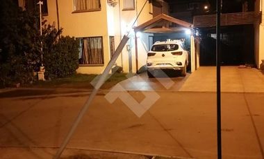 Casa en Venta en Av Larapinta poniente / Camino Las Flores