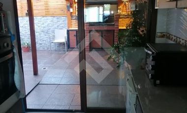Casa en Venta en Av Larapinta poniente / Camino Las Flores