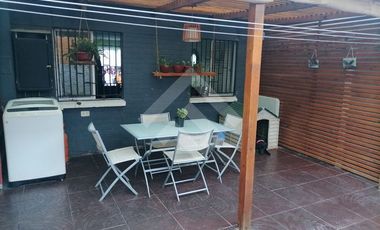 Casa en Venta en Av Larapinta poniente / Camino Las Flores