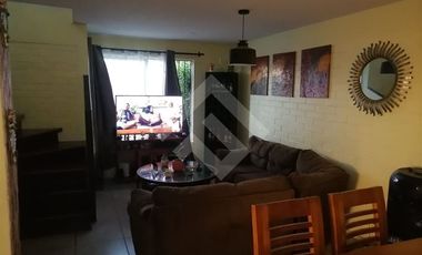 Casa en Venta en Av Larapinta poniente / Camino Las Flores