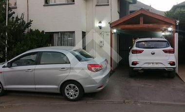 Casa en Venta en Av Larapinta poniente / Camino Las Flores