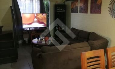 Casa en Venta en Av Larapinta poniente / Camino Las Flores