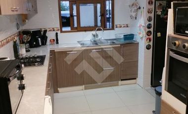 Casa en Venta en Av Larapinta poniente / Camino Las Flores