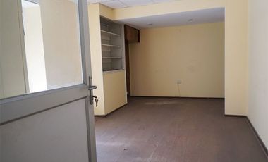 Local Comercial en Arriendo en Monjitas / Santo Domingo/metro Bellas Artes