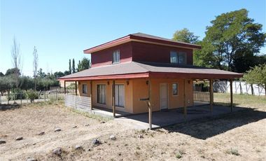 Casa en Venta en Parcela Agrícola con gran casa, quincho, galpón camino a Pinto