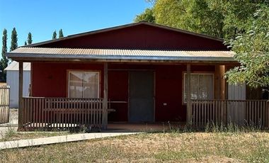Casa en Venta en Parcela Agrícola con gran casa, quincho, galpón camino a Pinto