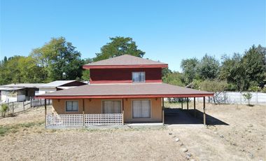 Casa en Venta en Parcela Agrícola con gran casa, quincho, galpón camino a Pinto