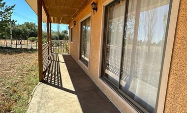 Casa en Venta en Parcela Agrícola con gran casa, quincho, galpón camino a Pinto