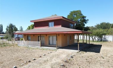 Casa en Venta en Parcela Agrícola con gran casa, quincho, galpón camino a Pinto