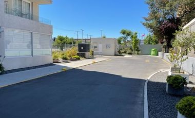 Departamento en Venta en Edificio Altamira, frente Jumbo el Arenal