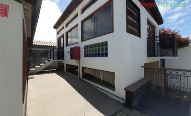 Casa en Arriendo en Casa en venta en Avenida Copayapu, sector Pedro Pablo Figueroa.