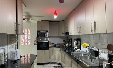 Casa en Venta en CALLE YUNGAY . VILLA LA MARQUESA