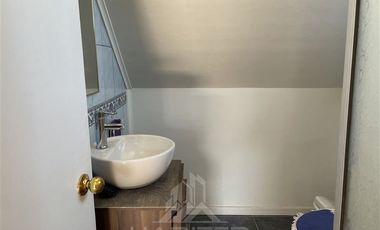 Casa en Venta en CALLE YUNGAY . VILLA LA MARQUESA