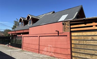 Casa en Venta en CALLE YUNGAY . VILLA LA MARQUESA