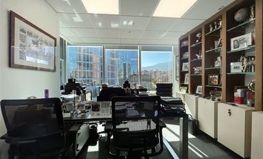 Oficina en Arriendo en Oficina en Escuela Militar de Lujo