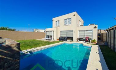 Casa en Venta en Vive en tranquilo sector de Padre Hurtado a pasos de la laguna