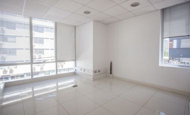 Oficina en Arriendo en Oficina 3 privados/Av.Holanda/Metro Tobalaba