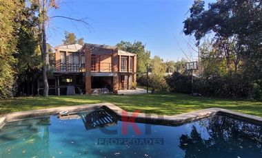 Casa en Venta en CASA EN COMUNIDAD CASTILLO VELASCO/FULL EQUIPADA/LAS CONDES