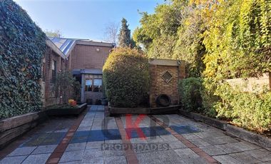 Casa en Venta en CASA EN COMUNIDAD CASTILLO VELASCO/FULL EQUIPADA/LAS CONDES