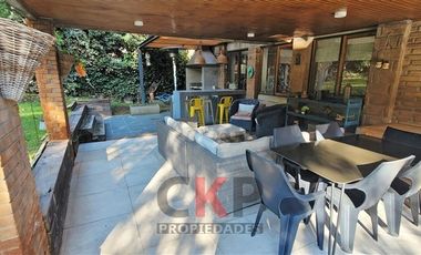 Casa en Venta en CASA EN COMUNIDAD CASTILLO VELASCO/FULL EQUIPADA/LAS CONDES