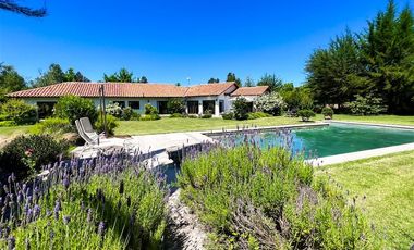 Casa en Venta en Las Mercedes, Requínoa (Condominio Seguro)