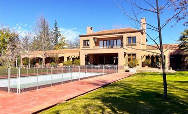 Casa en Venta en Club de Golf Los Lirios - Requinoa