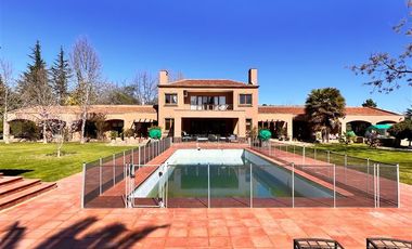 Casa en Venta en Club de Golf Los Lirios - Requinoa