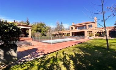 Casa en Venta en Club de Golf Los Lirios - Requinoa