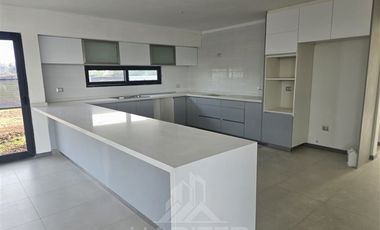Casa en Venta en Reserva Huilquilemu