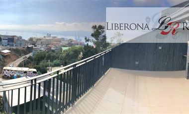 Casa en Venta en Casa, de 3 pisos, en Playa Ancha
