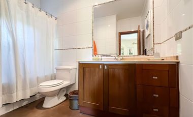 Casa en Venta en ESPECTACULAR CASA En Club de Golf Los Lirios, Cancha de Golf