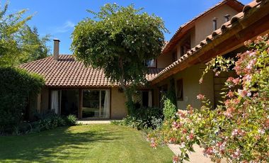 Casa en Venta en ESPECTACULAR CASA En Club de Golf Los Lirios, Cancha de Golf