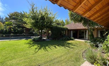 Casa en Venta en ESPECTACULAR CASA En Club de Golf Los Lirios, Cancha de Golf