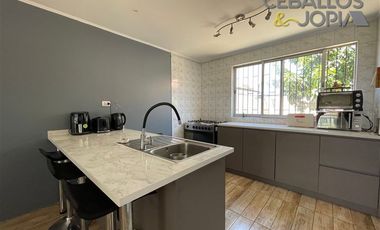 Casa en Venta en calle Esmeralda, Quilpué (perfil comercial)