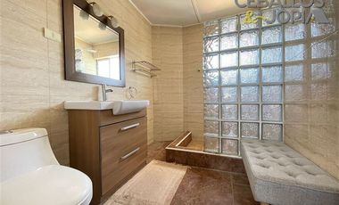 Casa en Venta en calle Esmeralda, Quilpué (perfil comercial)