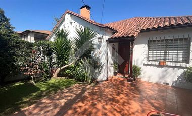 Casa en Venta en Av. Echequeñique