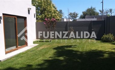 Casa en Venta en Cercano a Colegio El Campanario