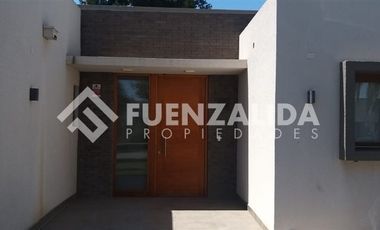 Casa en Venta en Cercano a Colegio El Campanario