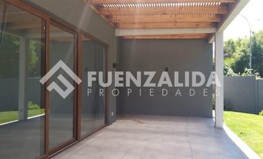 Casa en Venta en Cercano a Colegio El Campanario