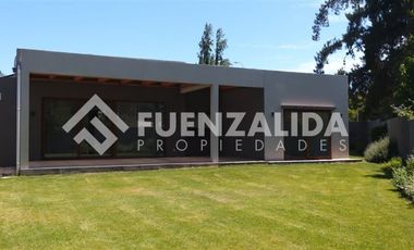 Casa en Venta en Cercano a Colegio El Campanario