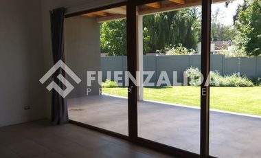Casa en Venta en Cercano a Colegio El Campanario