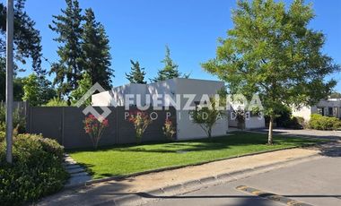 Casa en Venta en Cercano a Colegio El Campanario