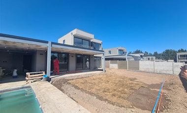 Casa en Arriendo en Condominio Tricahue de Nogales, Machalí