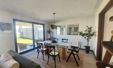 Casa en Arriendo en Condominio Tricahue de Nogales, Machalí