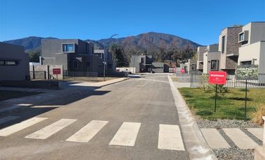 Casa en Arriendo en Condominio Tricahue de Nogales, Machalí