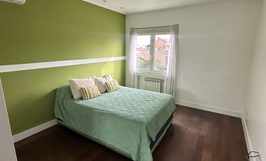 Residencia sobre importante lote de estilo moderno en el Barrio Divino Rostro Mar Del Plata